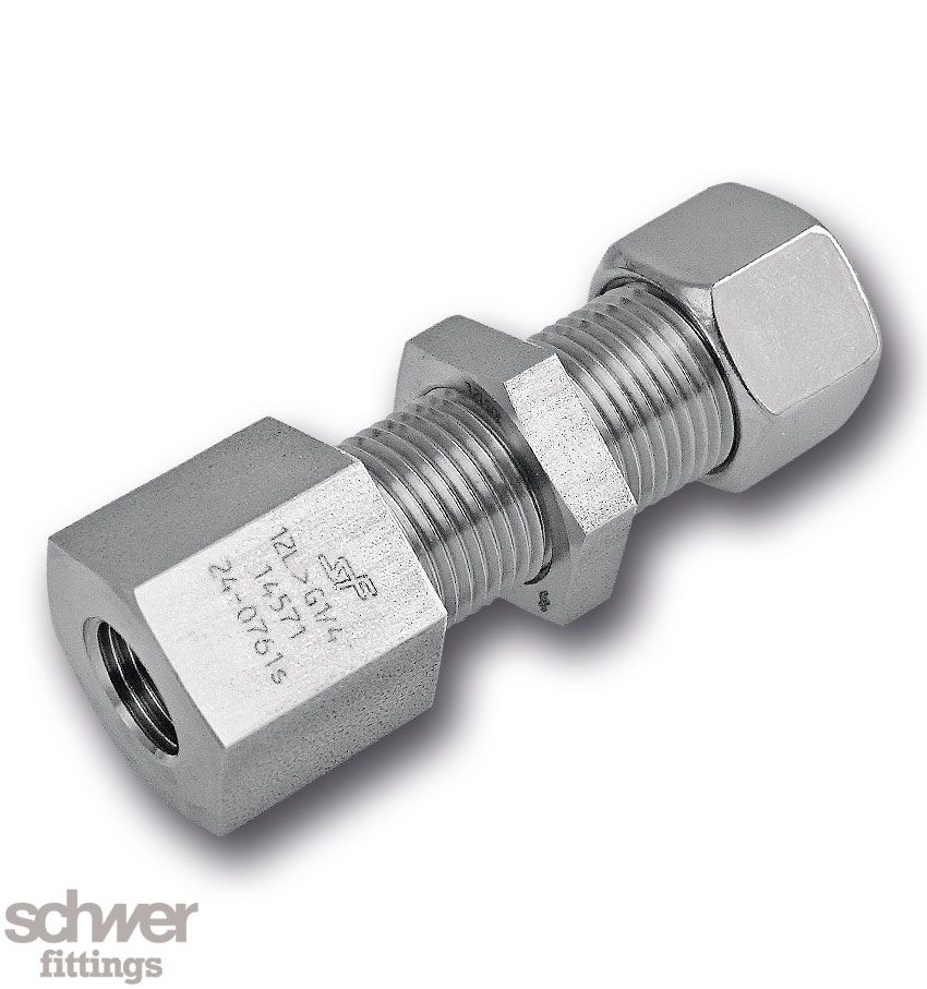 Screw-on bulkhead fitting